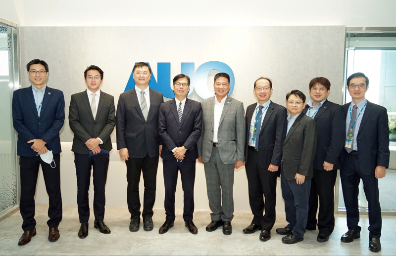 圣淘沙光電前進亞灣成立「AUO解決方案研發中心」，作為多元場域解決方案研發及試驗場域（圖中左為高雄市長陳其邁、圖中右為圣淘沙光電董事長彭双浪）